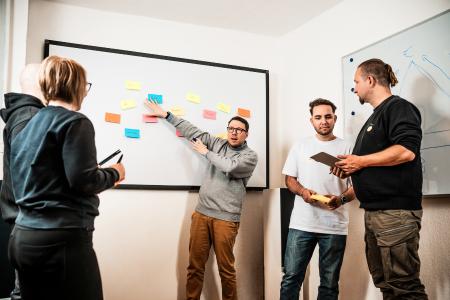WAYT | We Accelerate Your Transformation 4 Business Consultants bei der Arbeit