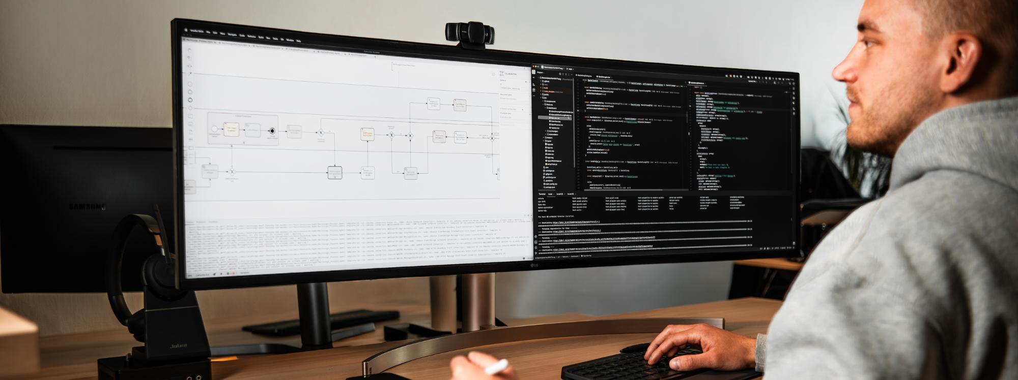 Softwareentwickler am PC